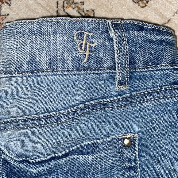 True Freedom Distressed Denim Jean Shorts Juniors Lacey Sides - Picture 4 of 7